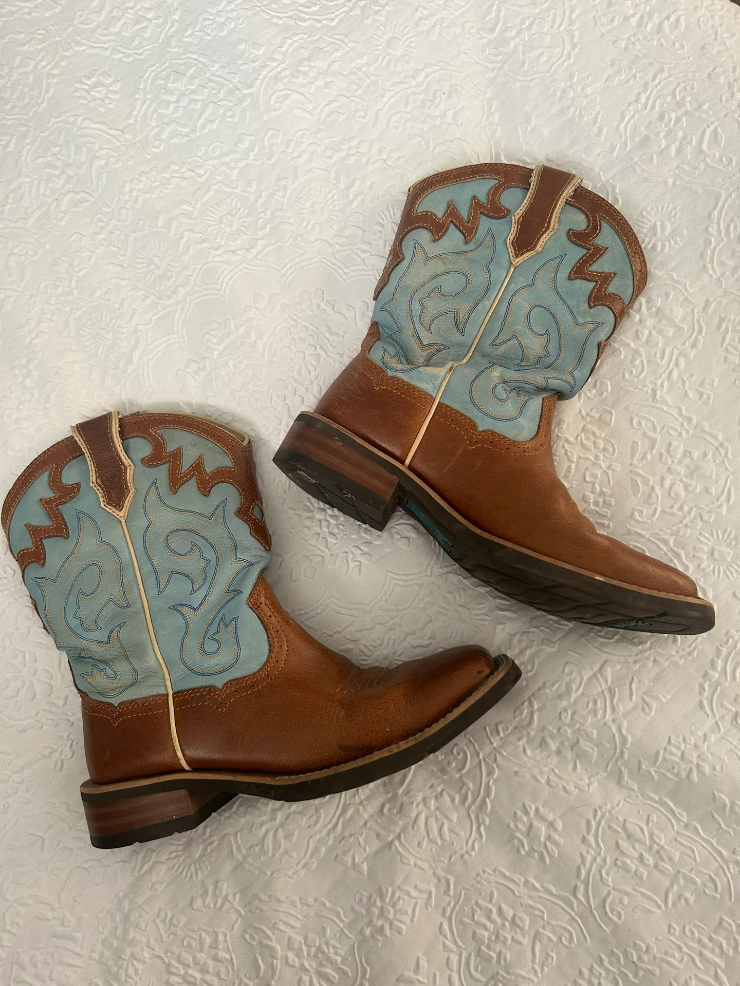Ariat Rare  Light blue square toe Cowboy boots - Image 3