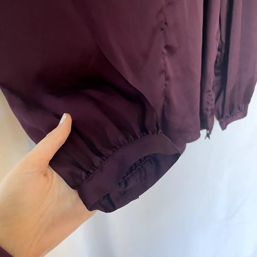 Chico's purple long sleeved v-neck business casual classic blouse women's size 8 - Image 4