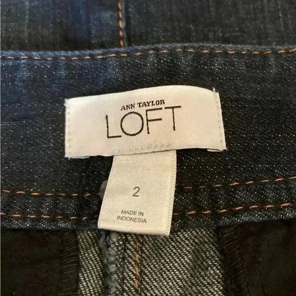 Ann Taylor loft blue denim skirt in size 2 - Image 3