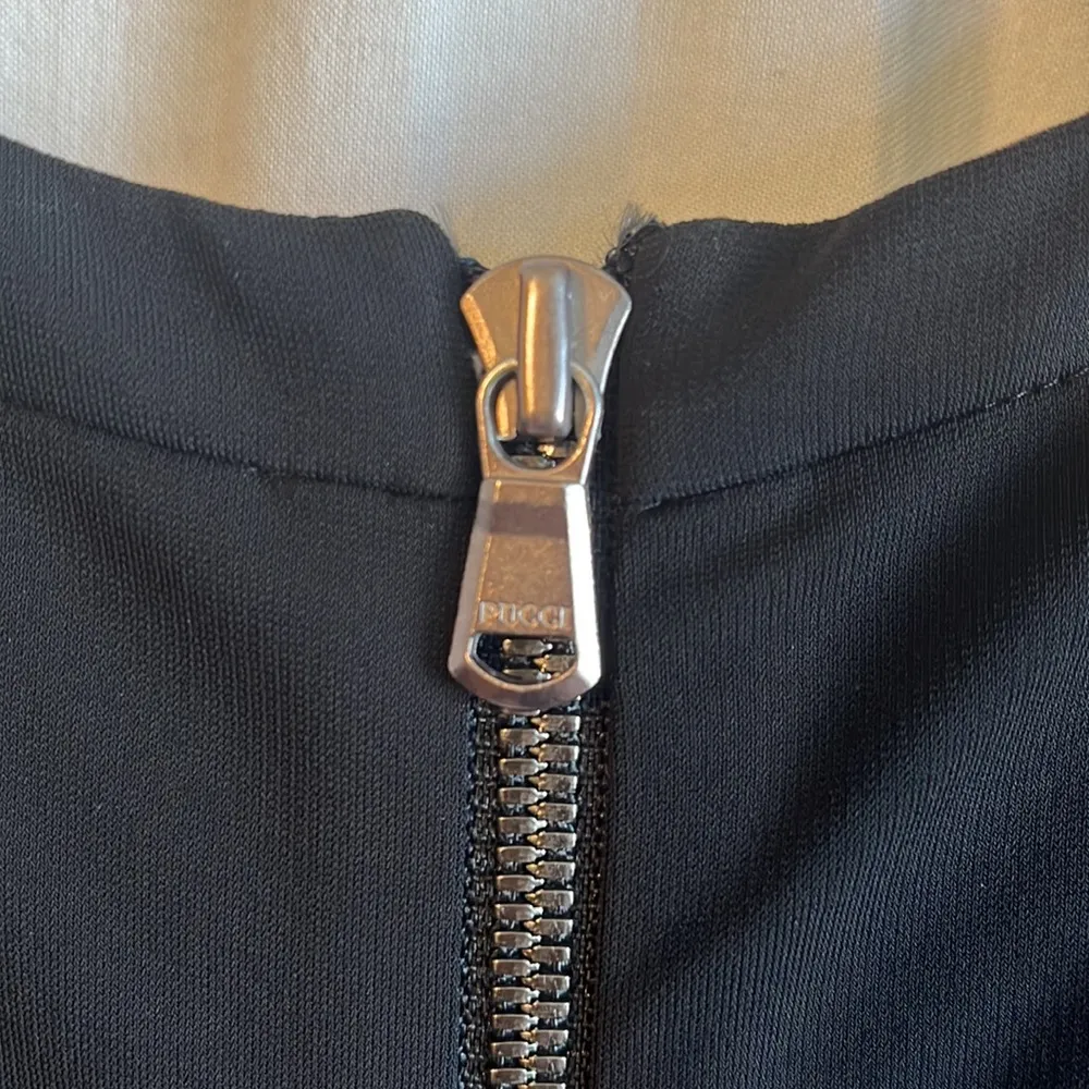 Emilio Pucci Short sleeve Ruffle hem Zip Back Shift Dress Made in Italy - Image 9