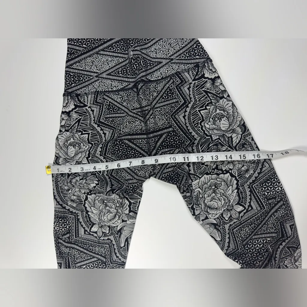 lululemon athletica Black and White Patterned Leggings 💐🩶🏃‍♀️ - Image 5