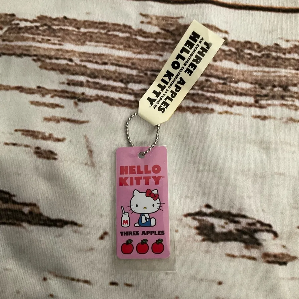 NWT THREE APPLES HELLO KITTY 35YRS CELEBRATION HANG TAG - Image 4