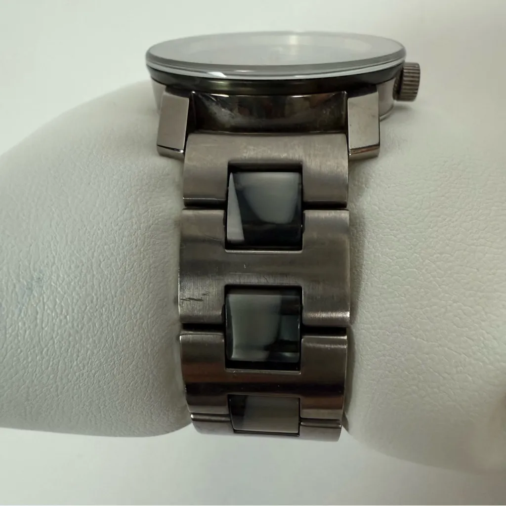 Movado Bold Grey Woman's Mirrored Bezel and Tortoise Ceramic Stainless Band Gray - Image 6