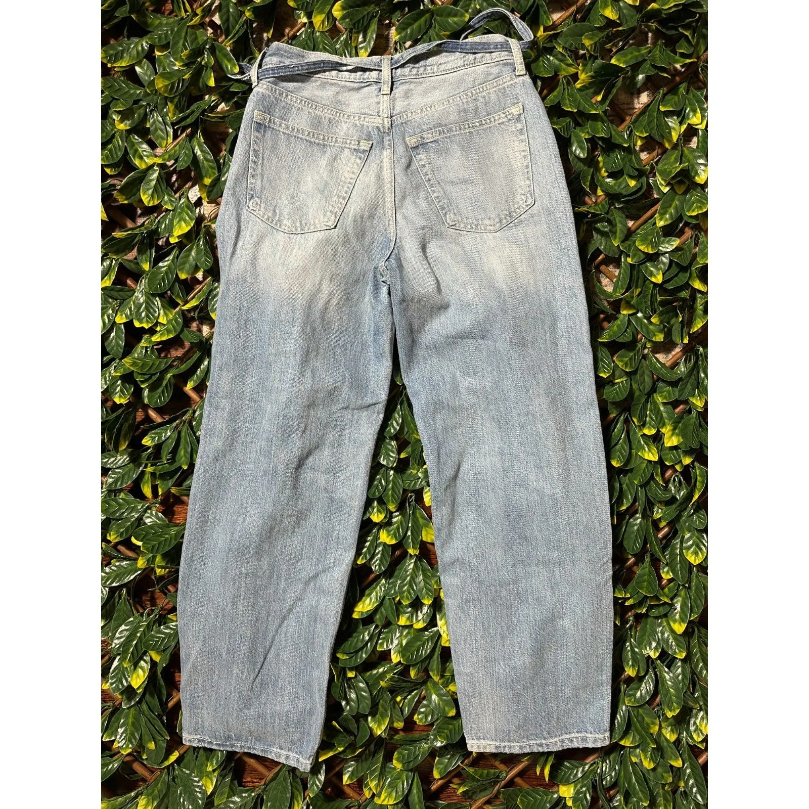 Universal Thread Mid Rise 90s Baggy Distressed Jean Size 2 Short NWT - Image 2