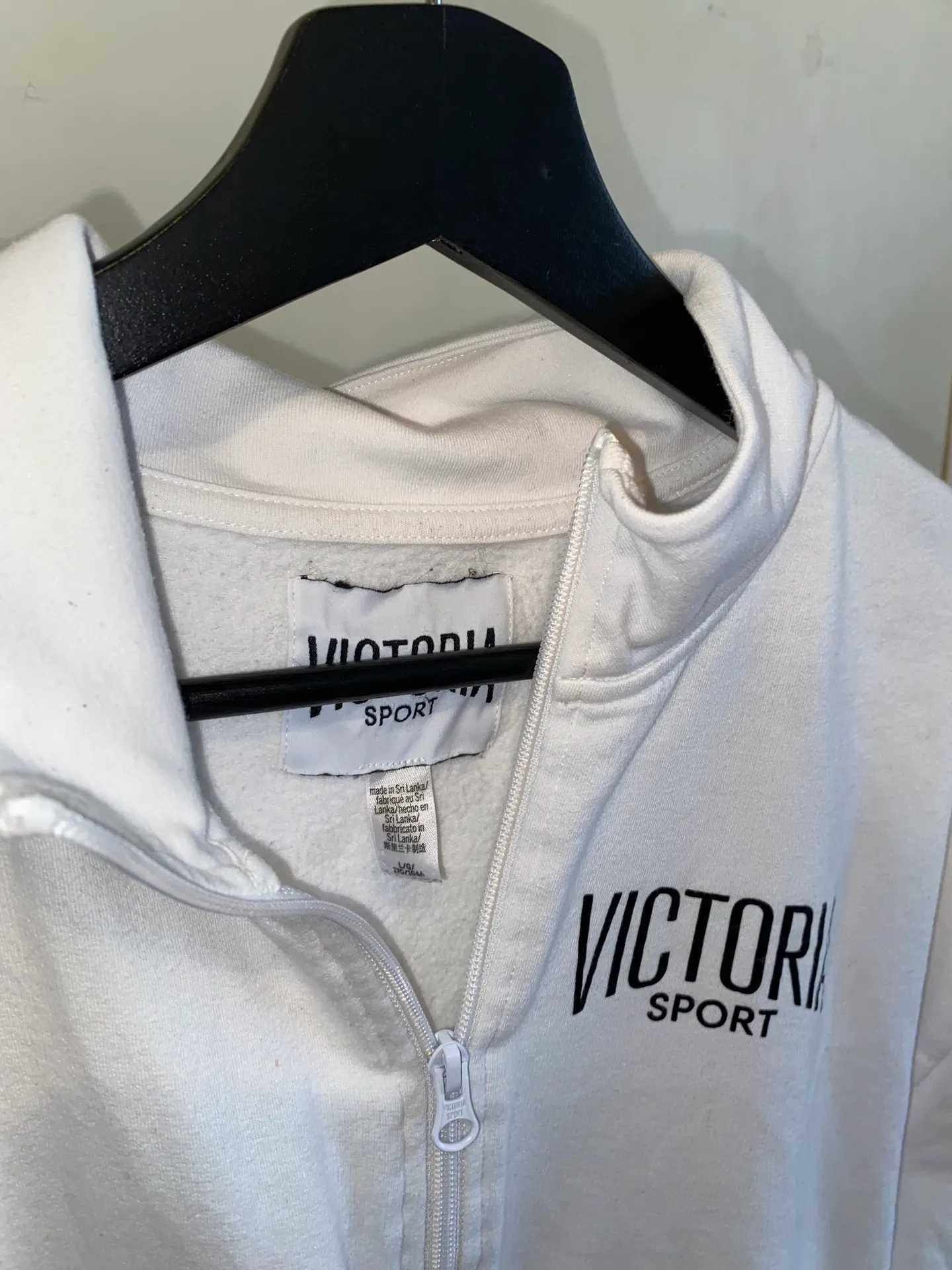 white sweatshirt - Image 4