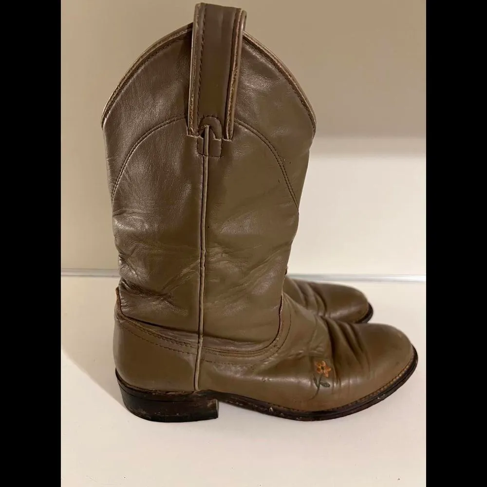 Vintage Leather Wrangler Cowboy Boots with Floral Embroidery size 8 - Image 5