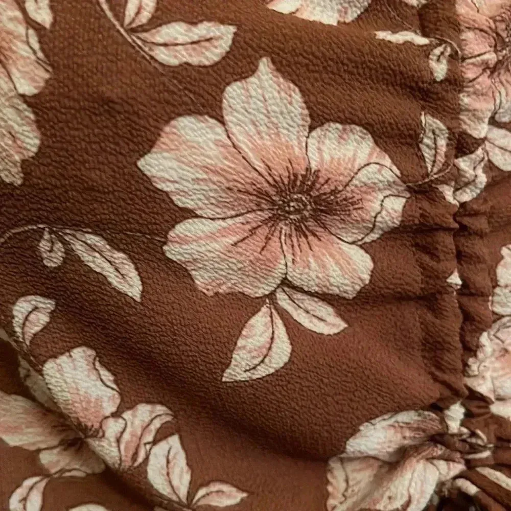 Brown Floral Ruched Crop Top With Pink Flowers - Image 6