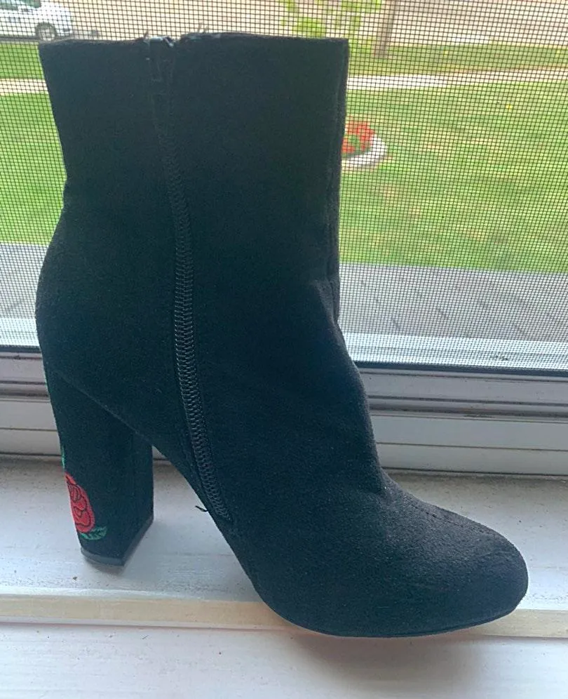 rose embroidered heeled booties Black Size 7 - Image 2