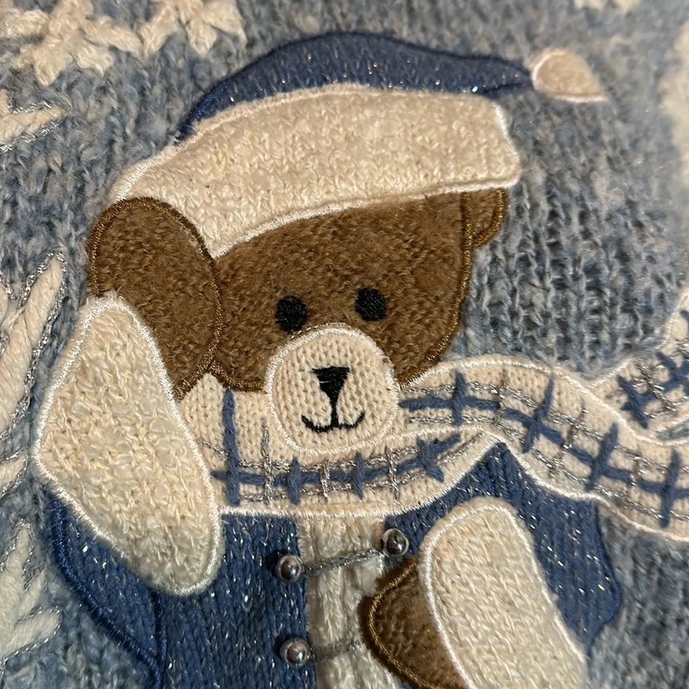 Mandal Bay Vintage 1990s Y2K Blue Winter Scene Bear Snowflakes Sweater Medium? - Image 10