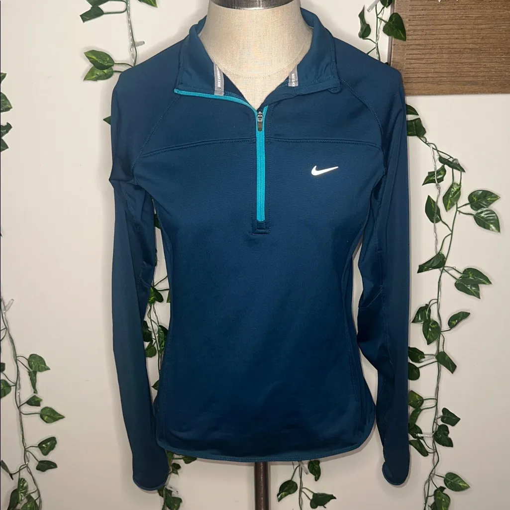 Nike Quarter Zip Workout Long Sleeve - Image 2