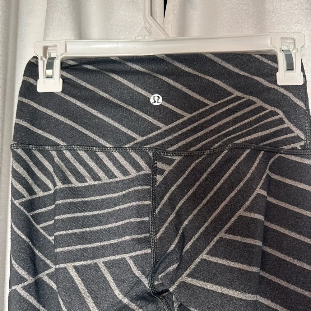 Lululemon High Times Pant 6 Luon Metallic Lumatrix Silver Geometric Stripes Yoga - Image 8