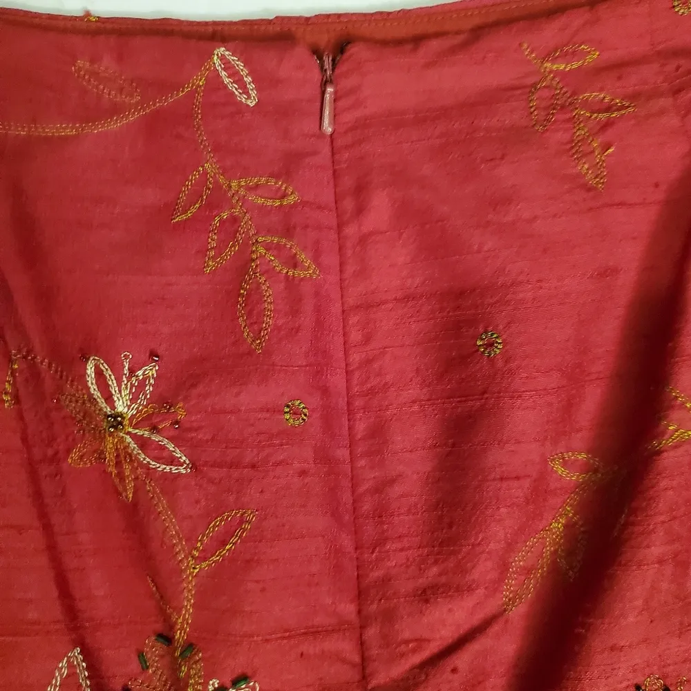 🔥SALE🔥Kelly & Diane Red Silk Embroidered Floral Skirt 4P - Image 6