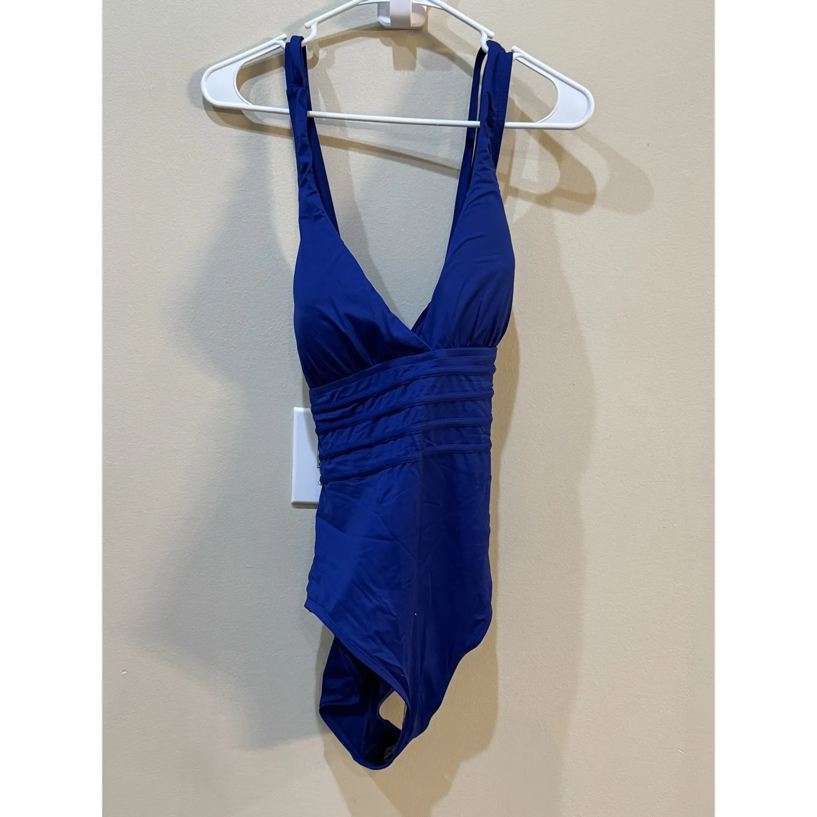 LA BLANCA, Island Goddess Multi-Strap Cross-Back One Piece Swimsuit, Size 14 - Image 3