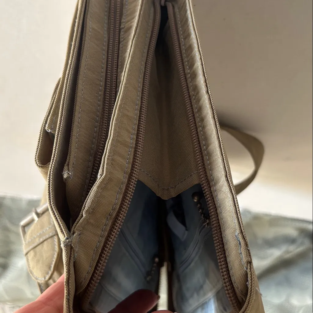 BAGGALLINI LIGHT OLIVE GREEN SHOULDER BAG WITH SNAP FLIP CLOSURE
LOTS OF POCKETS - Image 9