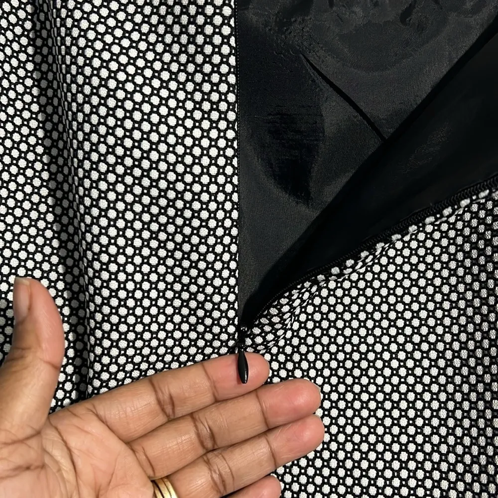 Kasper Separates Women's Skirt - Size 12 - Black/White Lined - Image 5