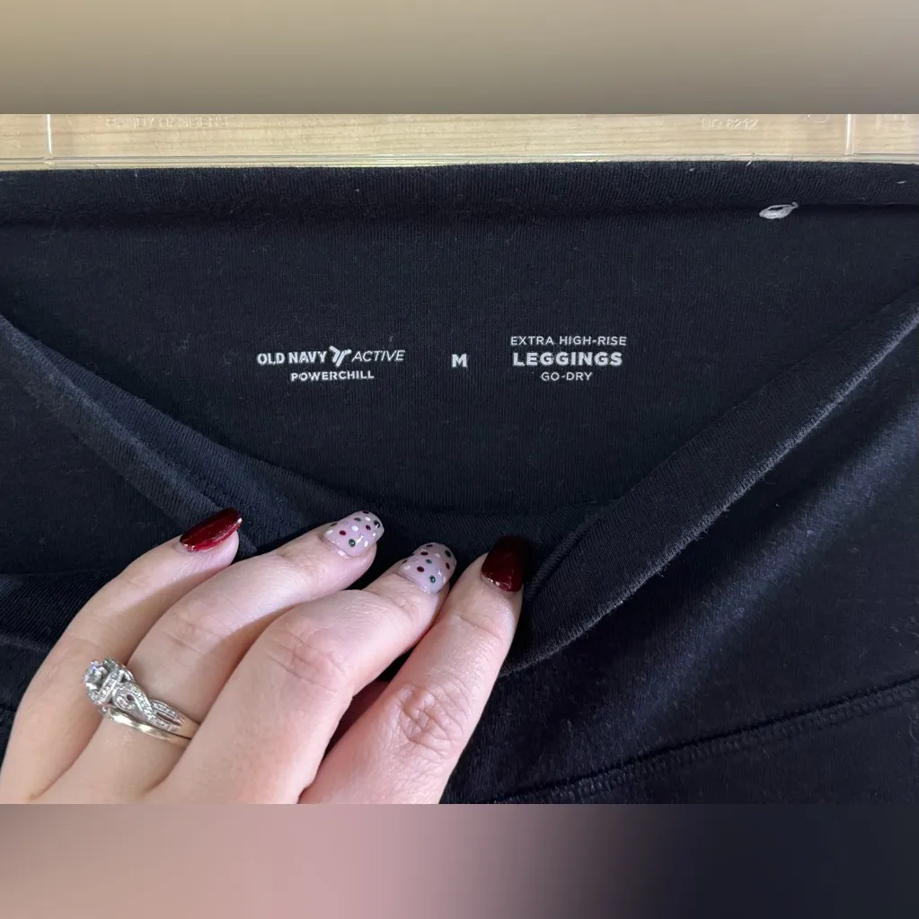 Old Navy Active Crossover Leggings - Image 4