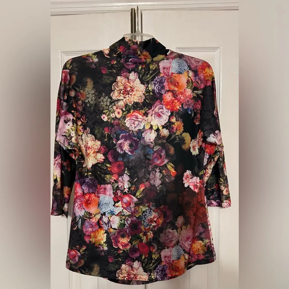 Eci floral blouse size L - Image 2