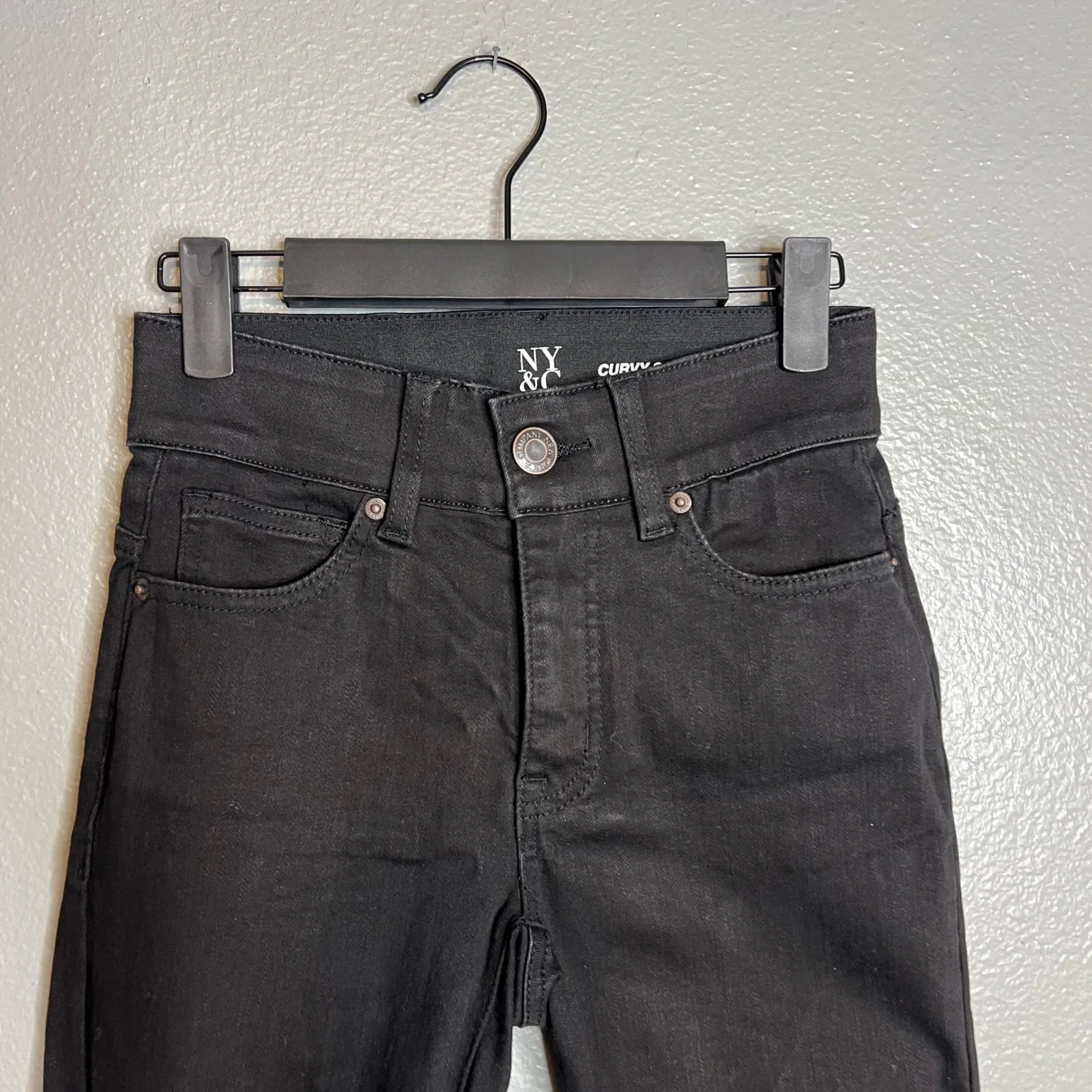 NY&Co Curvy Sculpting Skinny Jeans Size 0 Black Distressed Ripped Knee‎ NWT - Image 6