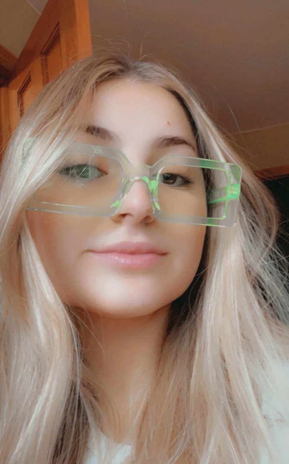 statement green sunglasses - Image 2