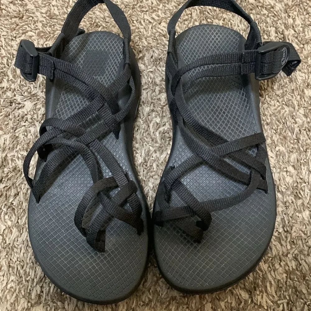 Chacos straps toe strap woman size 9 black worn one time - Image 3