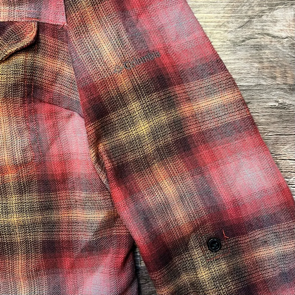 Columbia Women’s Omni-Shade Red Plaid Button Down Medium - Image 2