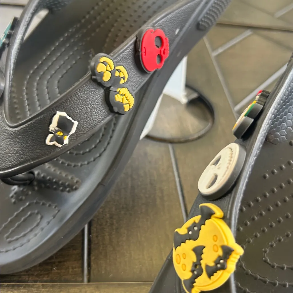 Crocs black Iconic comfort thong sandals unisex Halloween set of Jibitz included - Image 4