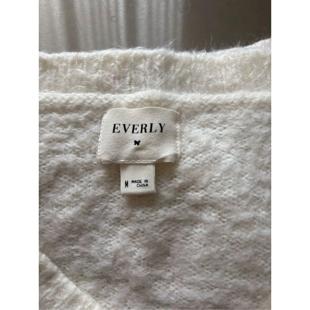 Everly Ivory Pullover V-neck  Sweater Size Medium Eyelash Feather Texture - Image 2