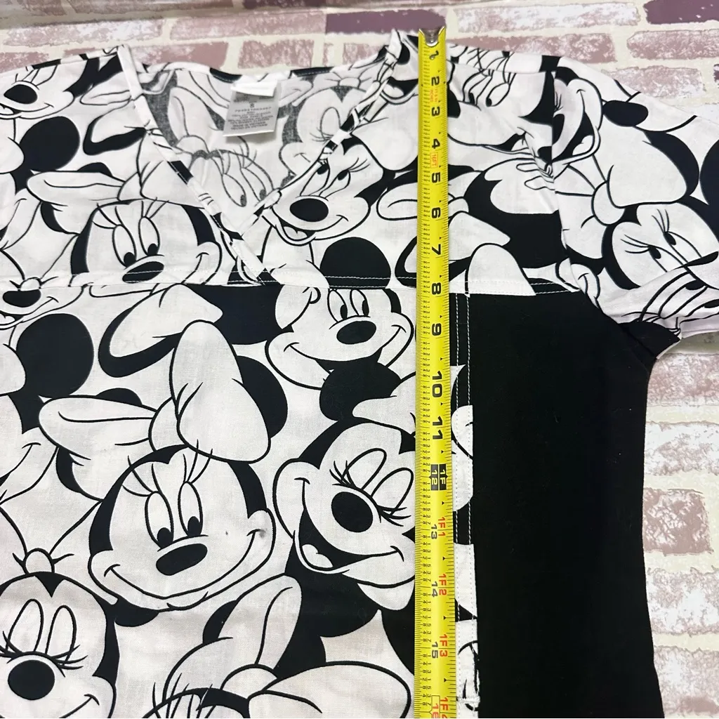 Disney  Minnie Mouse Black and White Graphic Fitted  Scrub T-Shirt size S - Image 7