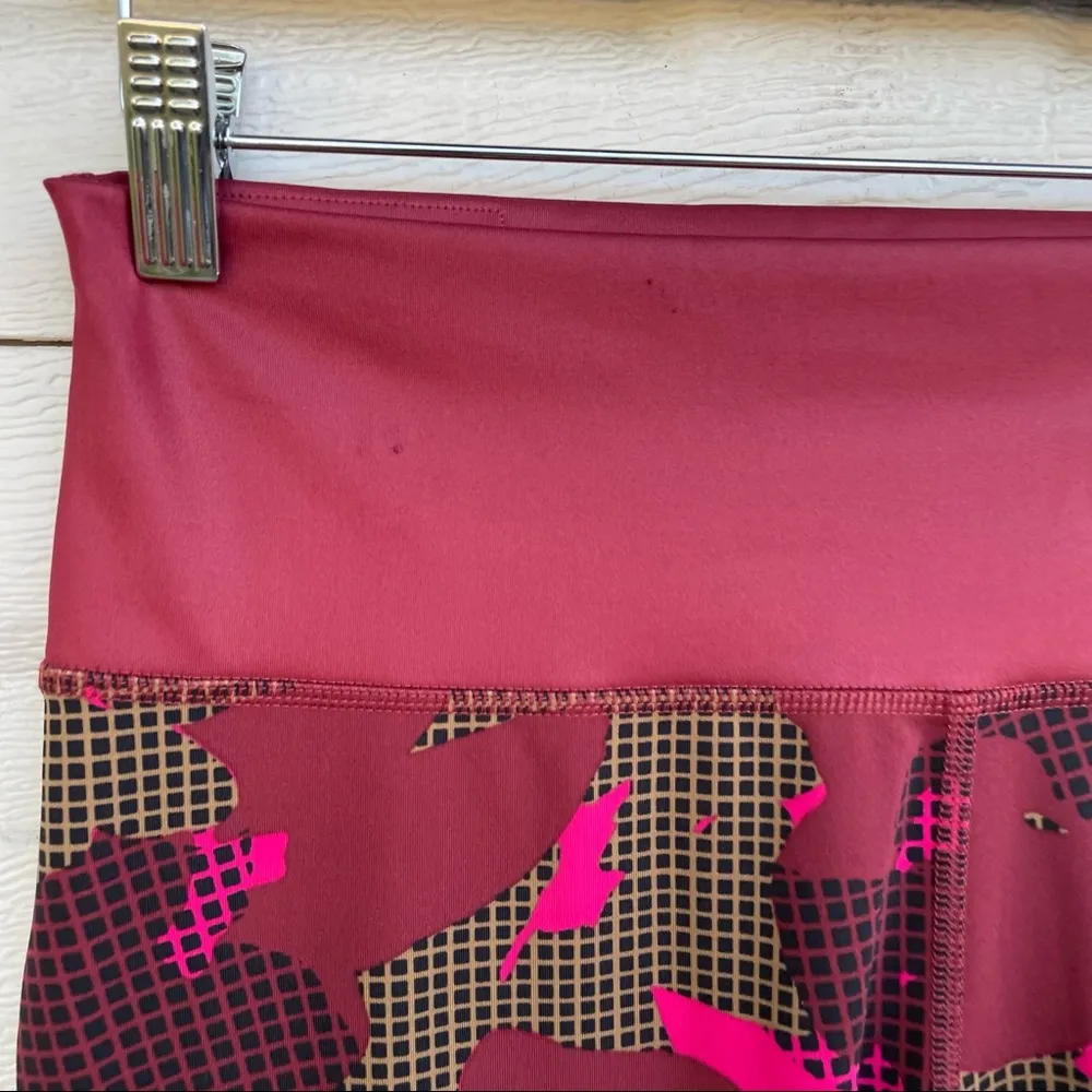 Adidas Womans Leggings Camo Grid Pink Red Gray Athletic Medium - Image 6