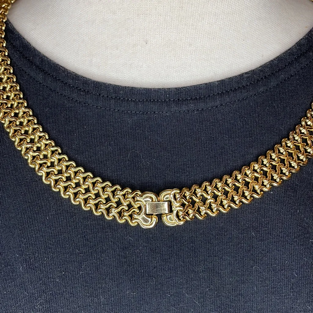 Gold tone necklace and gift box - Image 4