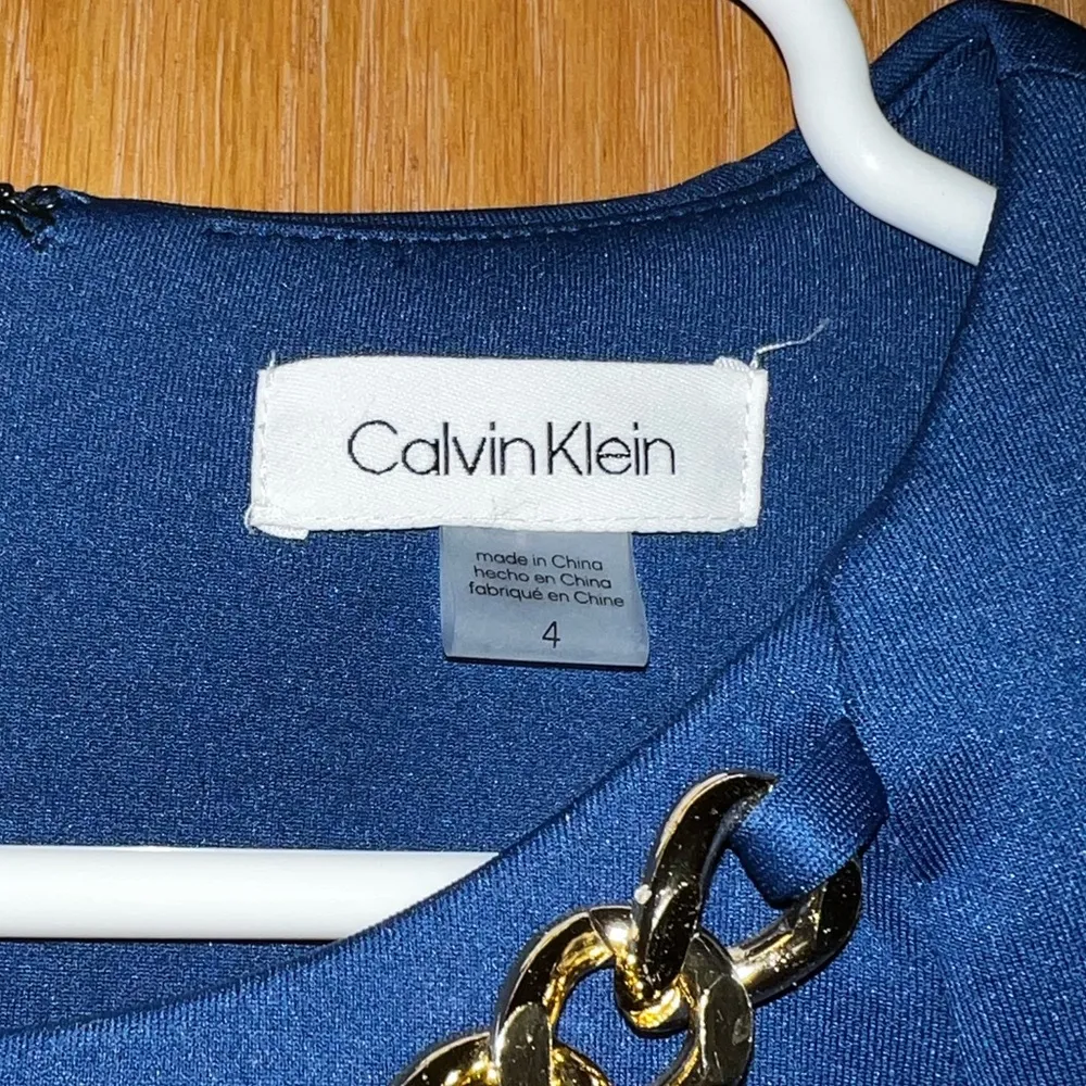 NWOT Calvin Klein Dress Blue Designer Gold Chain Metal New Royal Sleeveless Midi - Image 5