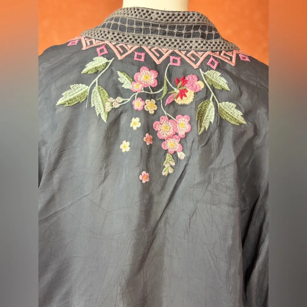 Johnny Was 100%RayonFloralEmbroidered Kimono in Navy/Pink S Medium retail $509 - Image 8