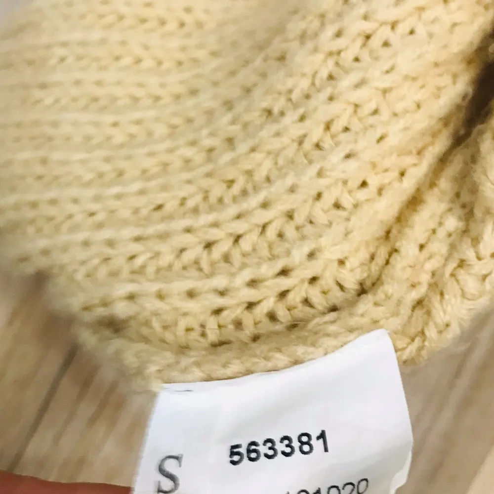 Boutique Oversized tan Hole Sweater sz Small - Image 78