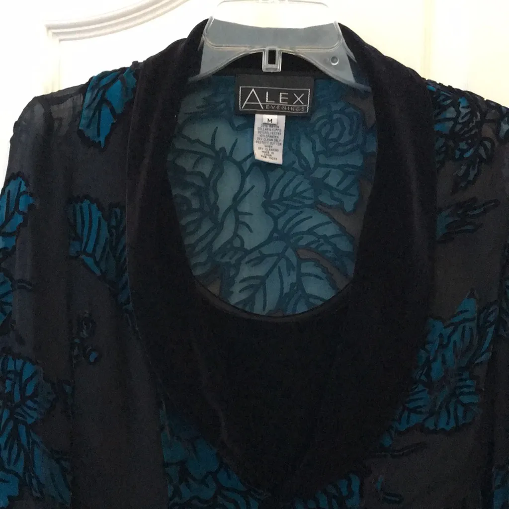 FINAL MARKDOWN Ladies’ Alex Evenings sheer flocked top medium - Image 2