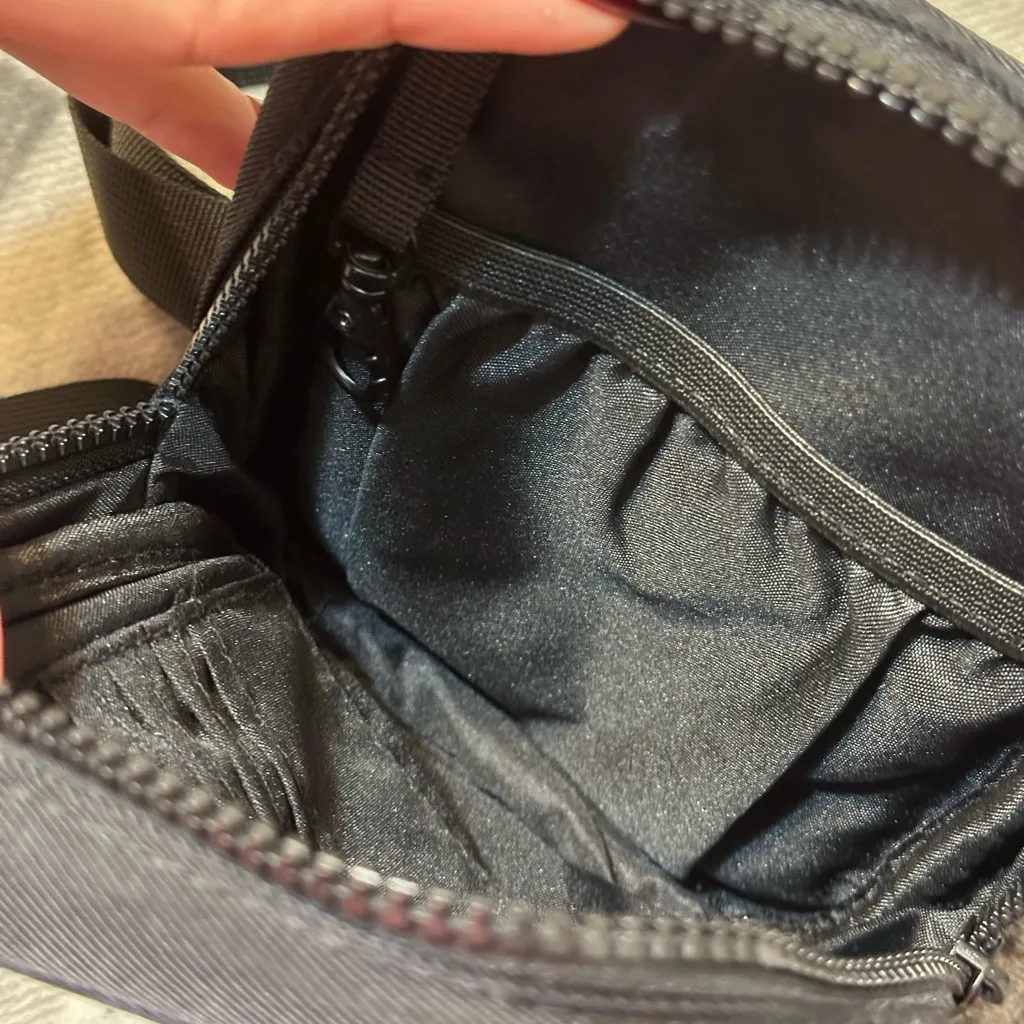 Brixley Jet Crossbody Sling Bag Black - Image 4