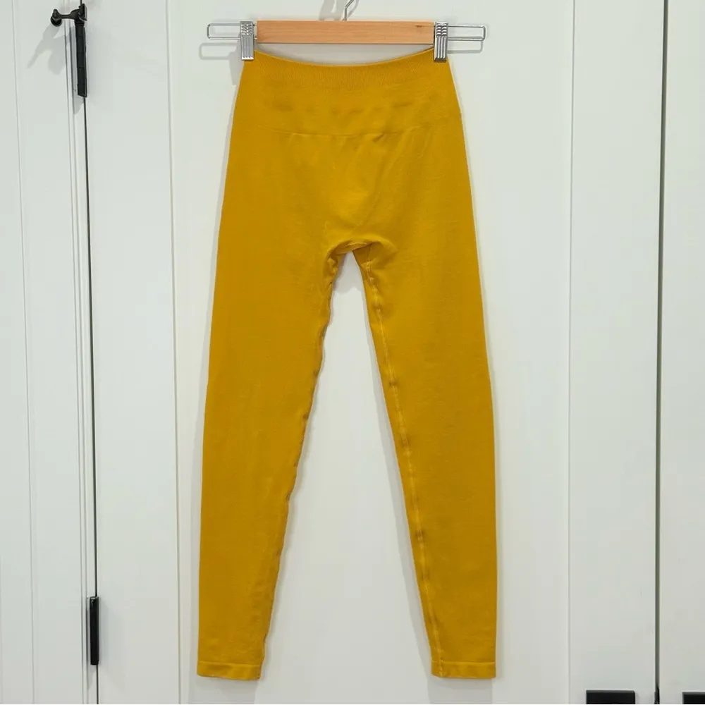 Alphalete Amplify Leggings Seamless High Rise Scrunch Golden Hour Yellow Small - Image 6