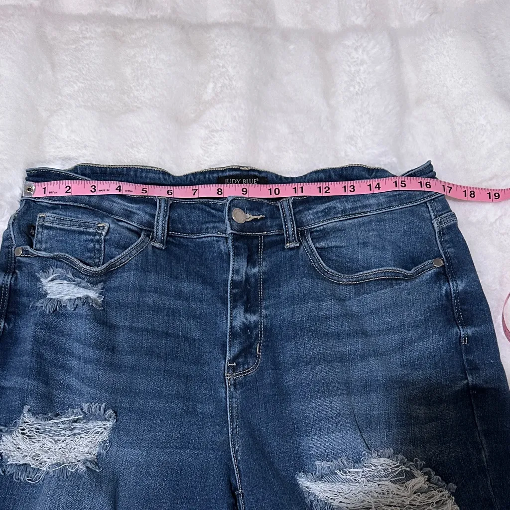 Judy Blue Los Angeles size 1X Dark Wash Jean Shorts - Image 5