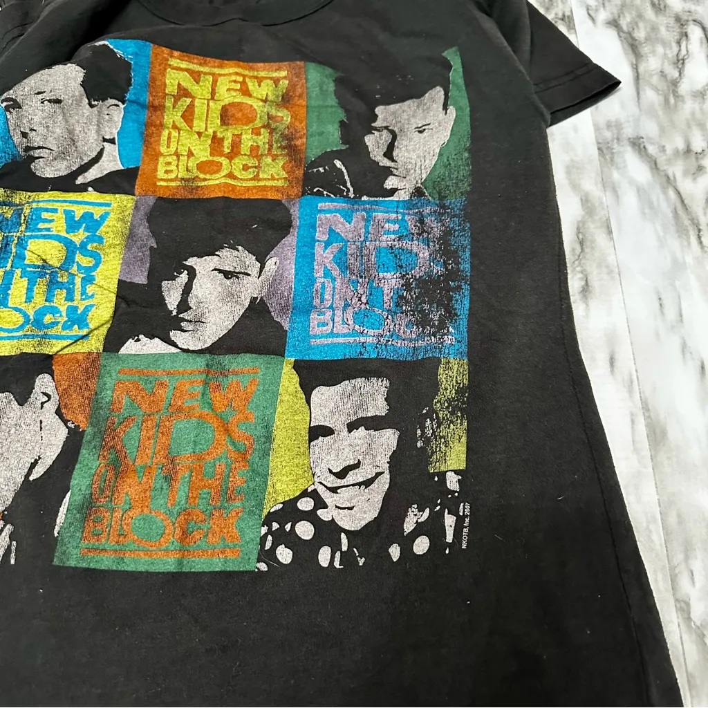 Junk Food Clothing Black Graphic Baby Tee Shirt NKOB Hanging Tough Vintage Vibes Size undefined - Image 6