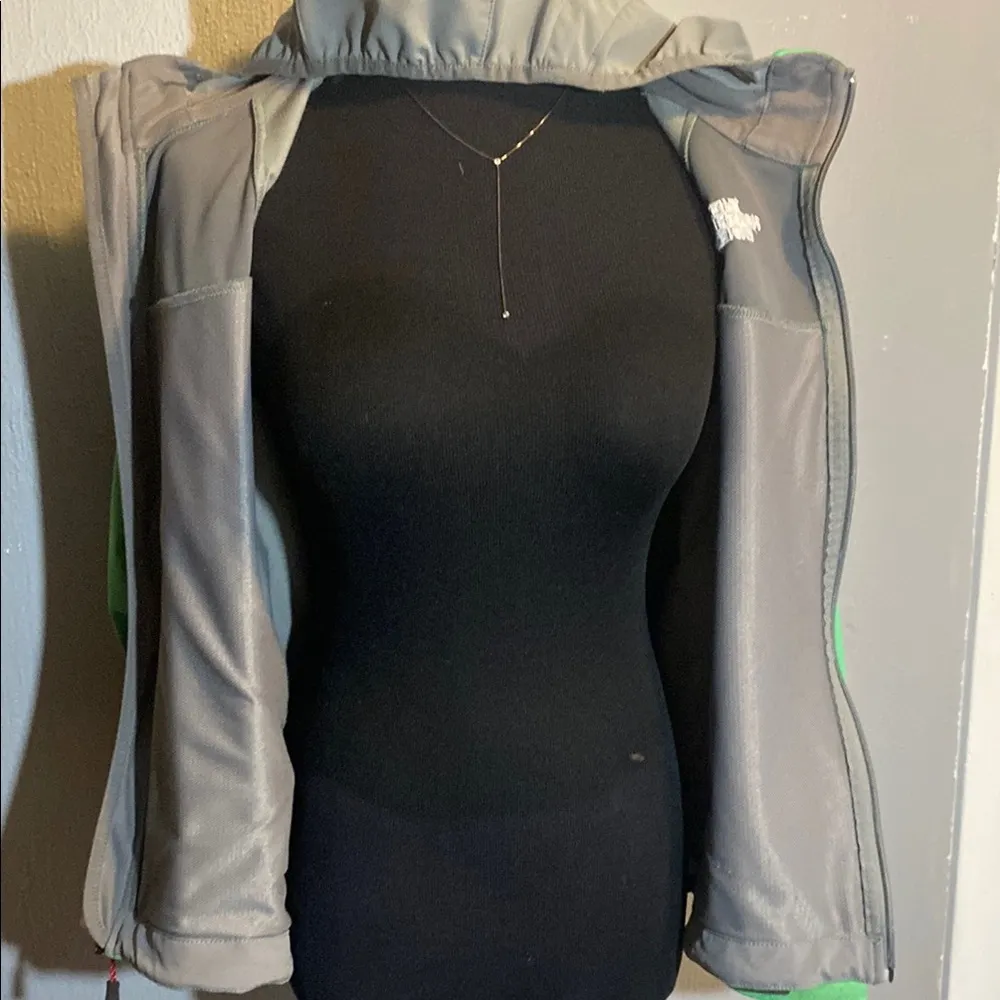 The North Face Green and Gray Ski Jacket with Hood - Image 8