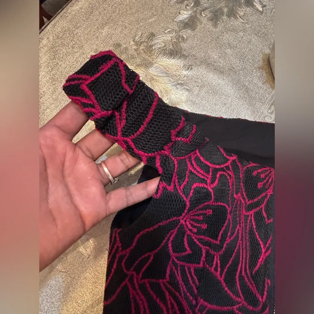 MARCIANO Floral Off-Shoulder Top - Black and Pink SIZE S zipper 🩷🖤 - Image 10