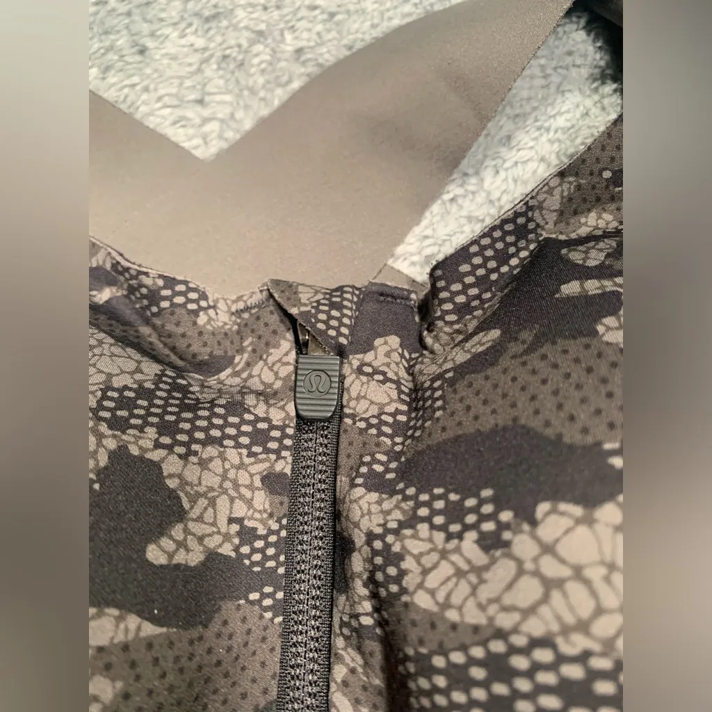 Lululemon enlite bra sports bra 36C camo - Image 4