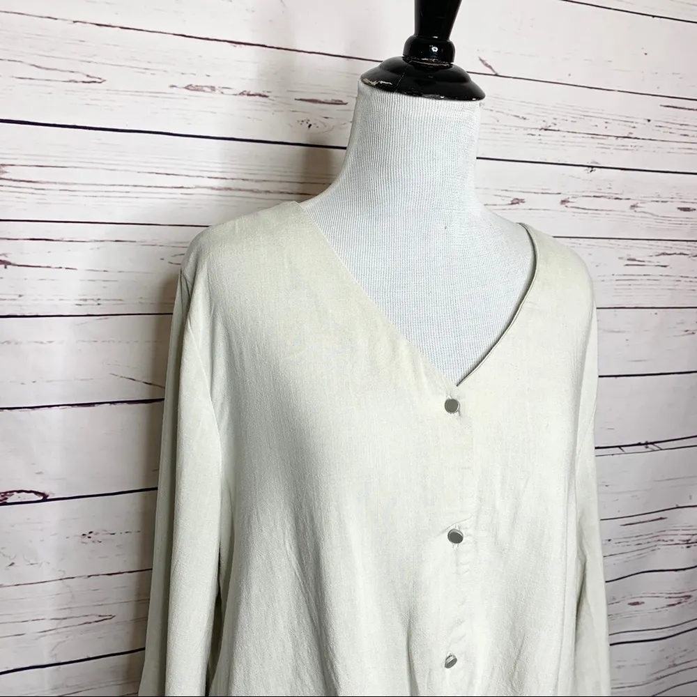 Urban Romantics Lightweight Linen Button Front Twist Top Off White Size Large - Image 5