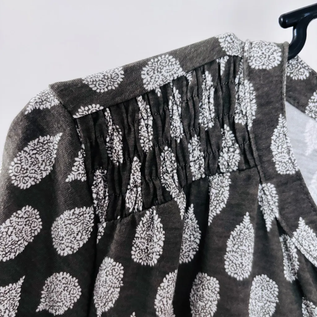 Liz Claiborne size MP olive green with a white teardrop or paisley-like print - Image 6