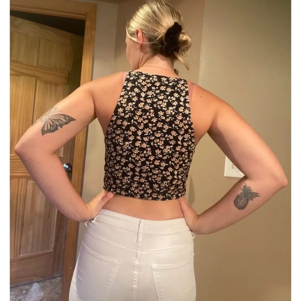 Forever 21 Floral Crop Top - Image 5