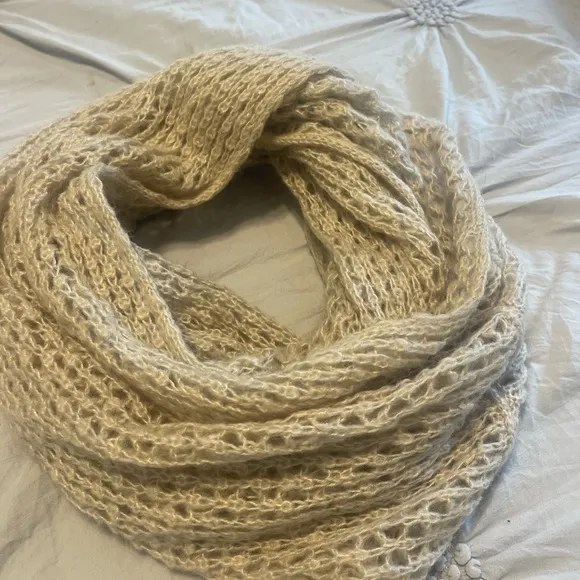 BOUTIQUE | light beige/cream colored scarf - Image 2