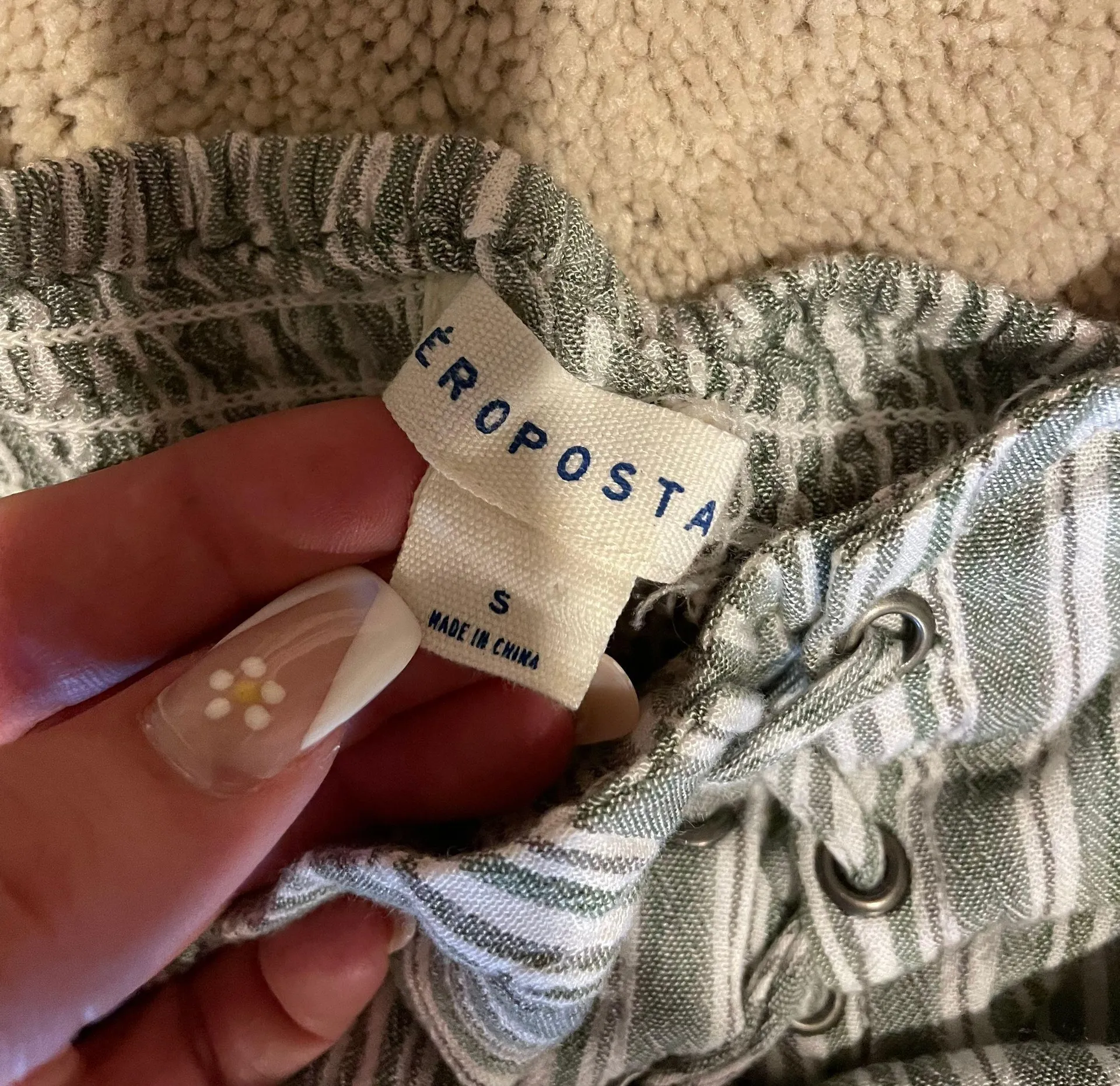 Aeropostale Crop Top & Shorts - Image 3