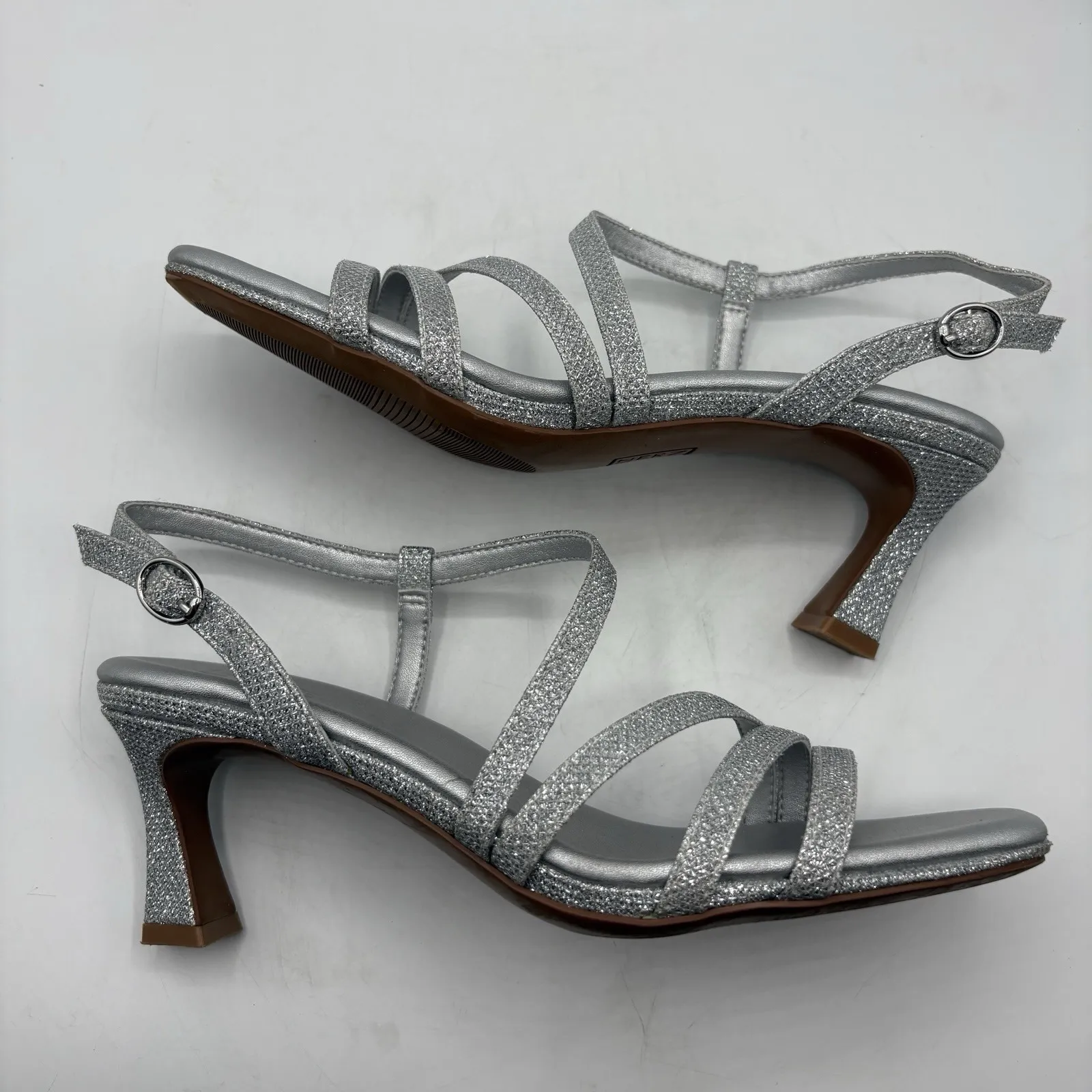 Naturalizer Women's Galaxy Heeled Dress Shoe Sandal Silver Metallic Fabric 7.5 M - Image 4