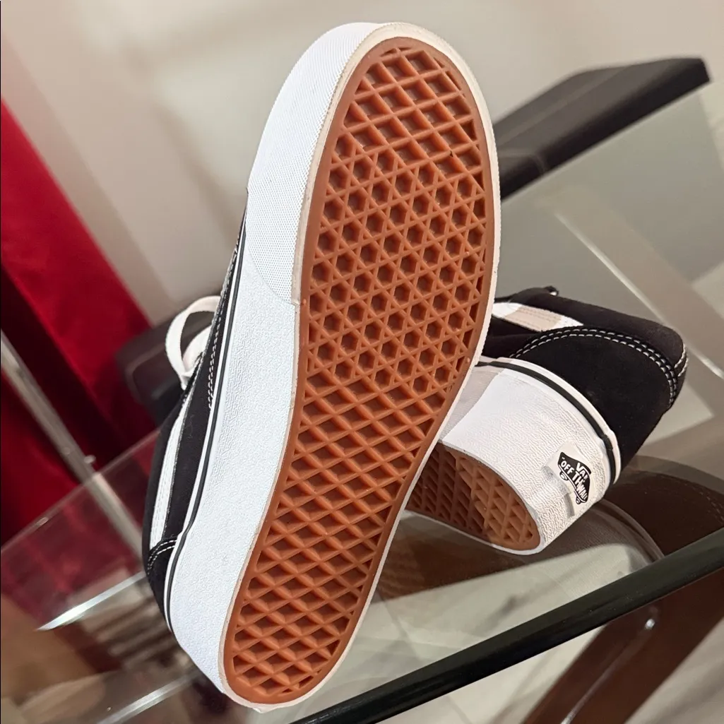 Vans Black and White Low-Top Sneakers - Image 3