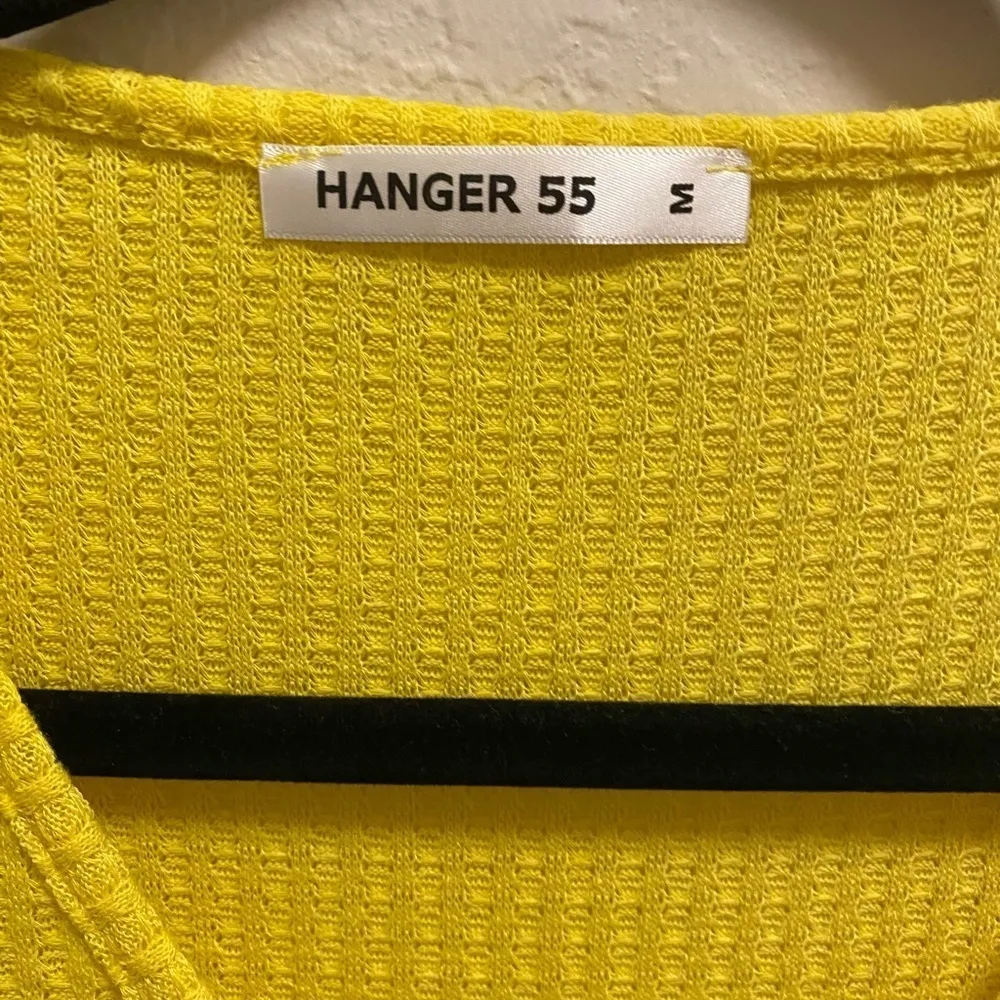 Hanger 55 Yellow Waffle Knit V - Image 4