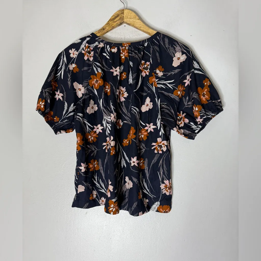 Loft Outlet Short Sleeve Button Down Pheasant Top‎ Navy Floral XS - Image 2